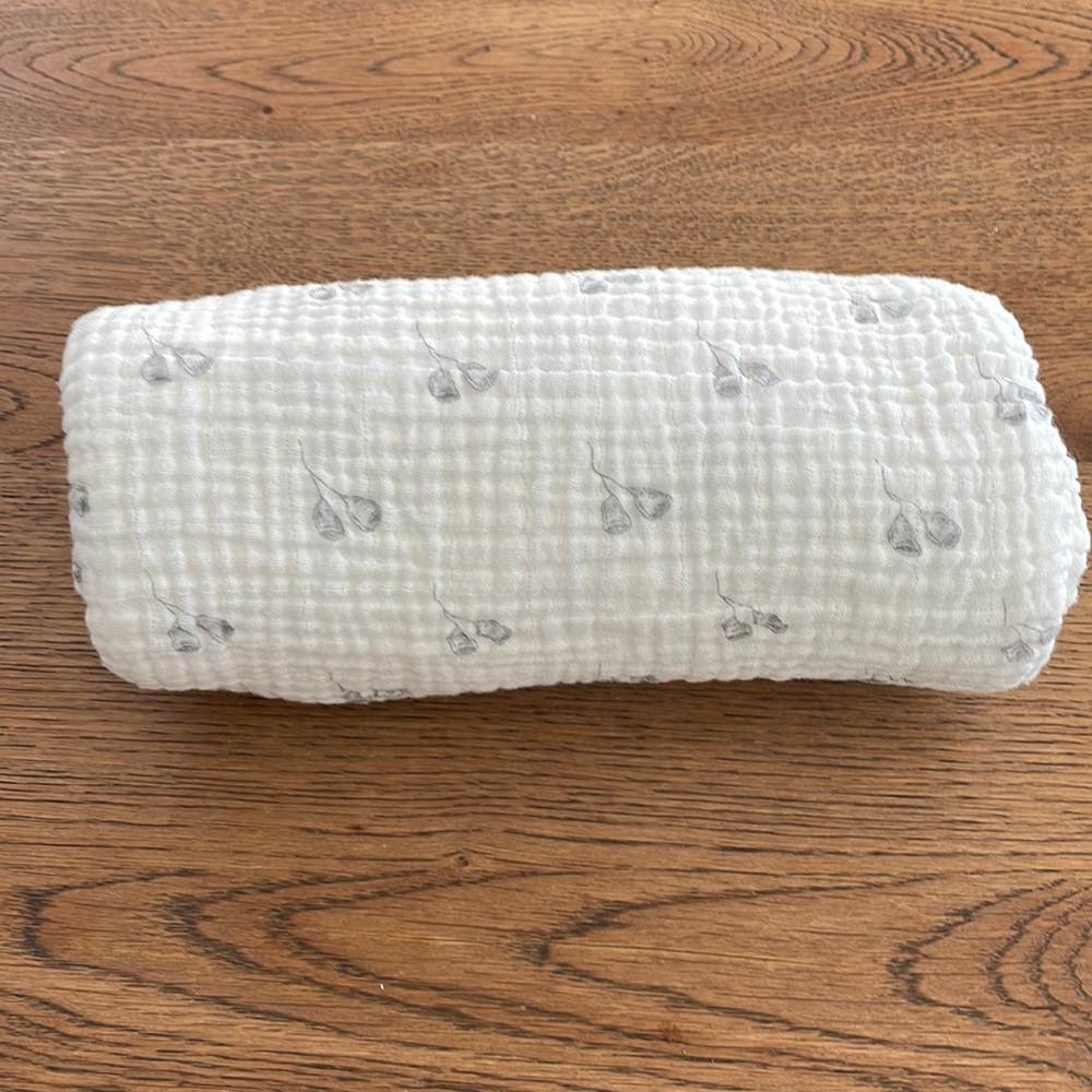 (2/$10) Purebaby Crinkle 100% organic cotton wrap